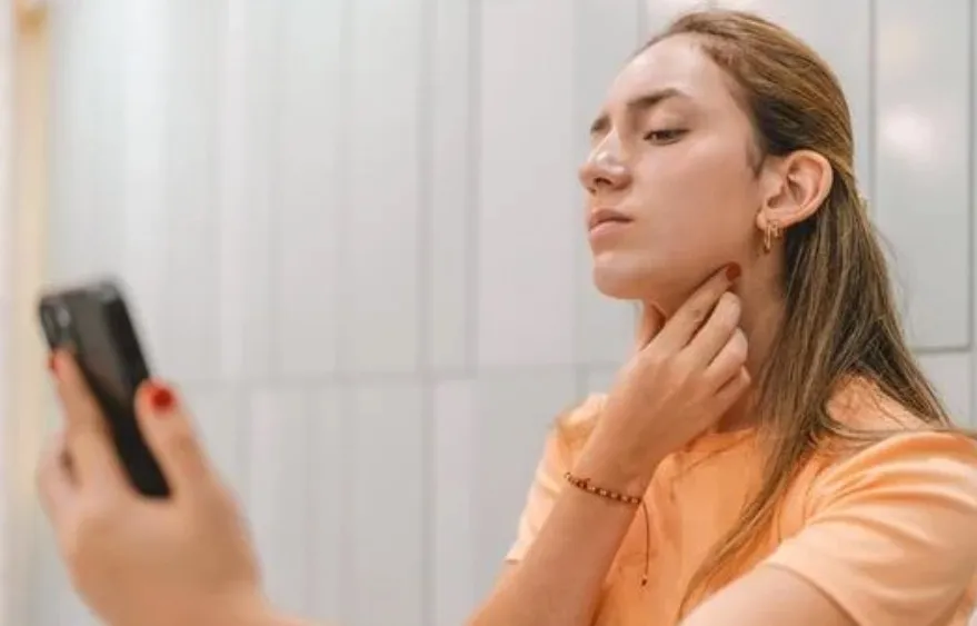 美容鍼で解消！たるみと二重アゴ